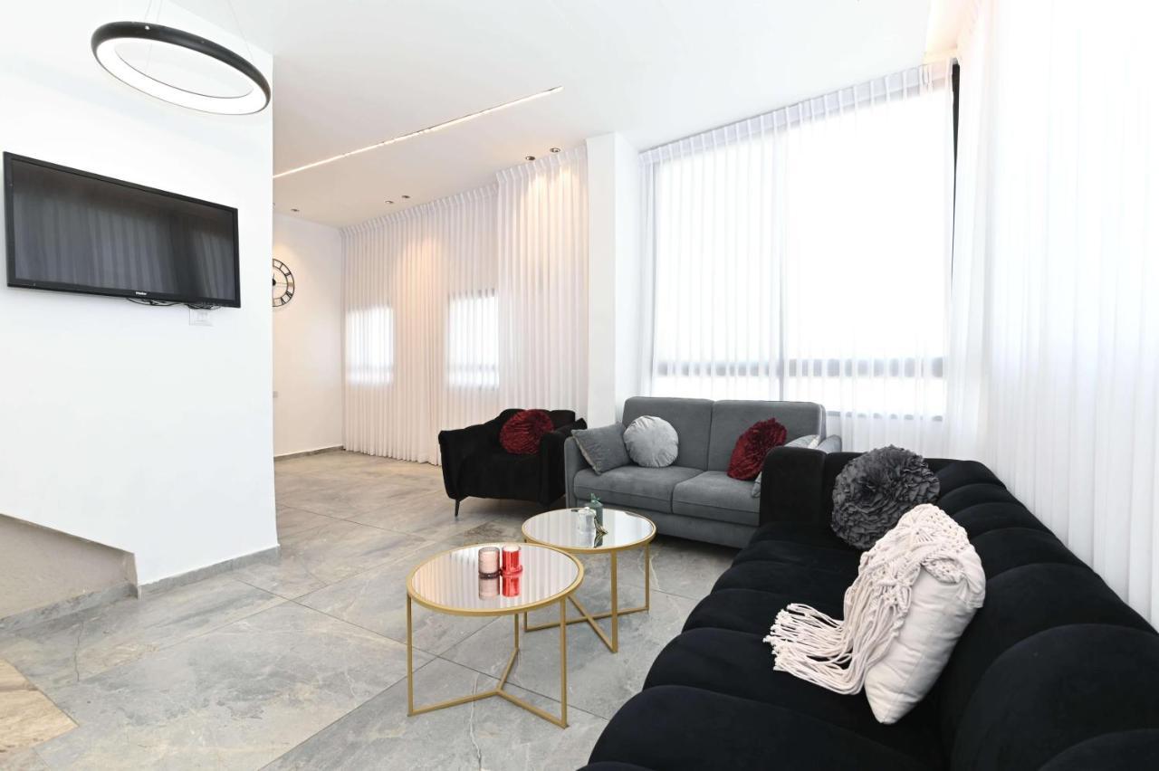 티베리아 Yalarent Promenade Amazing 3Br Apt With Roof Terrace 아파트 외부 사진